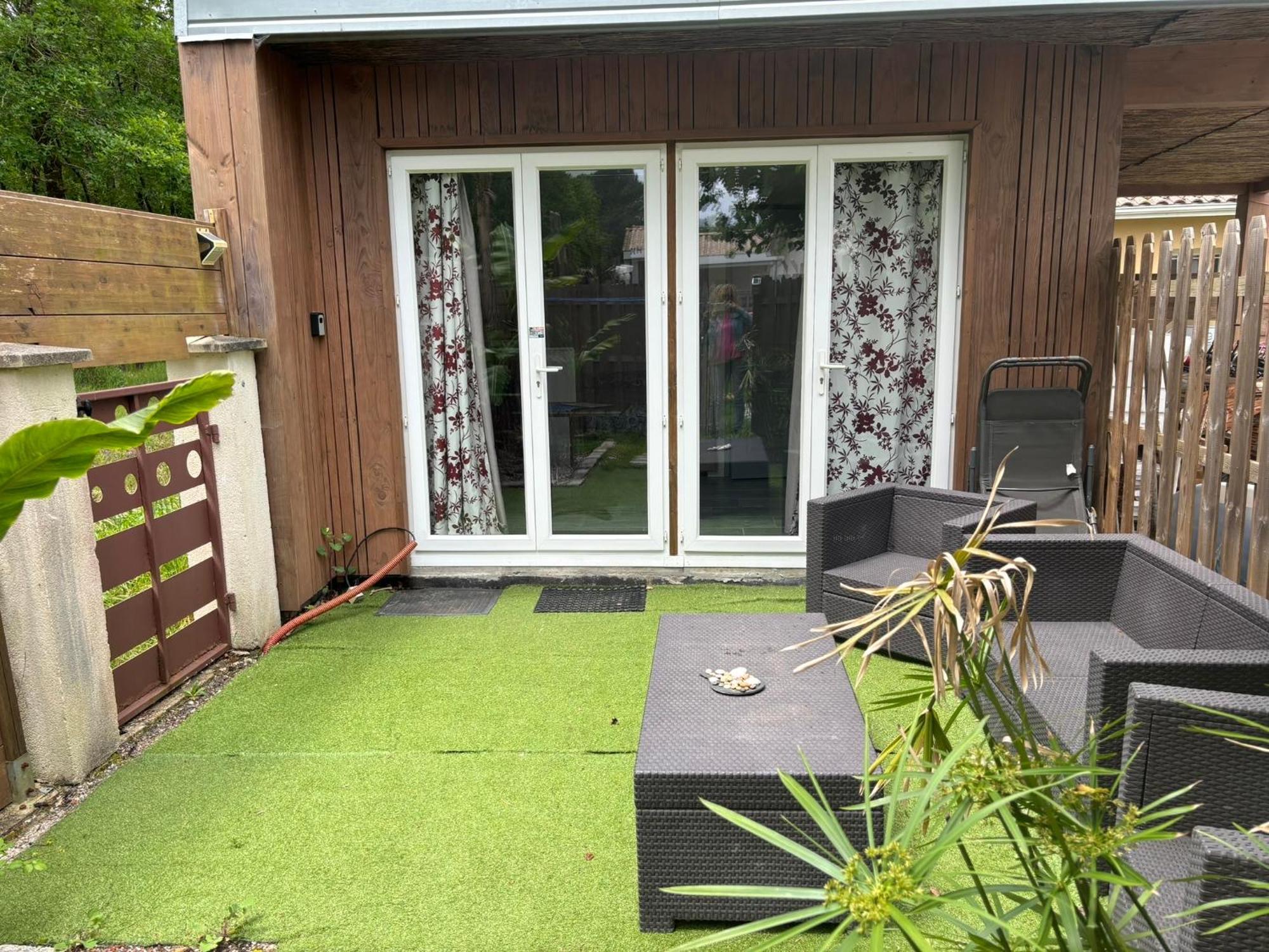 Le Chalet Au Bord Des Pistes Cyclables Sainte-Helene  Exterior photo